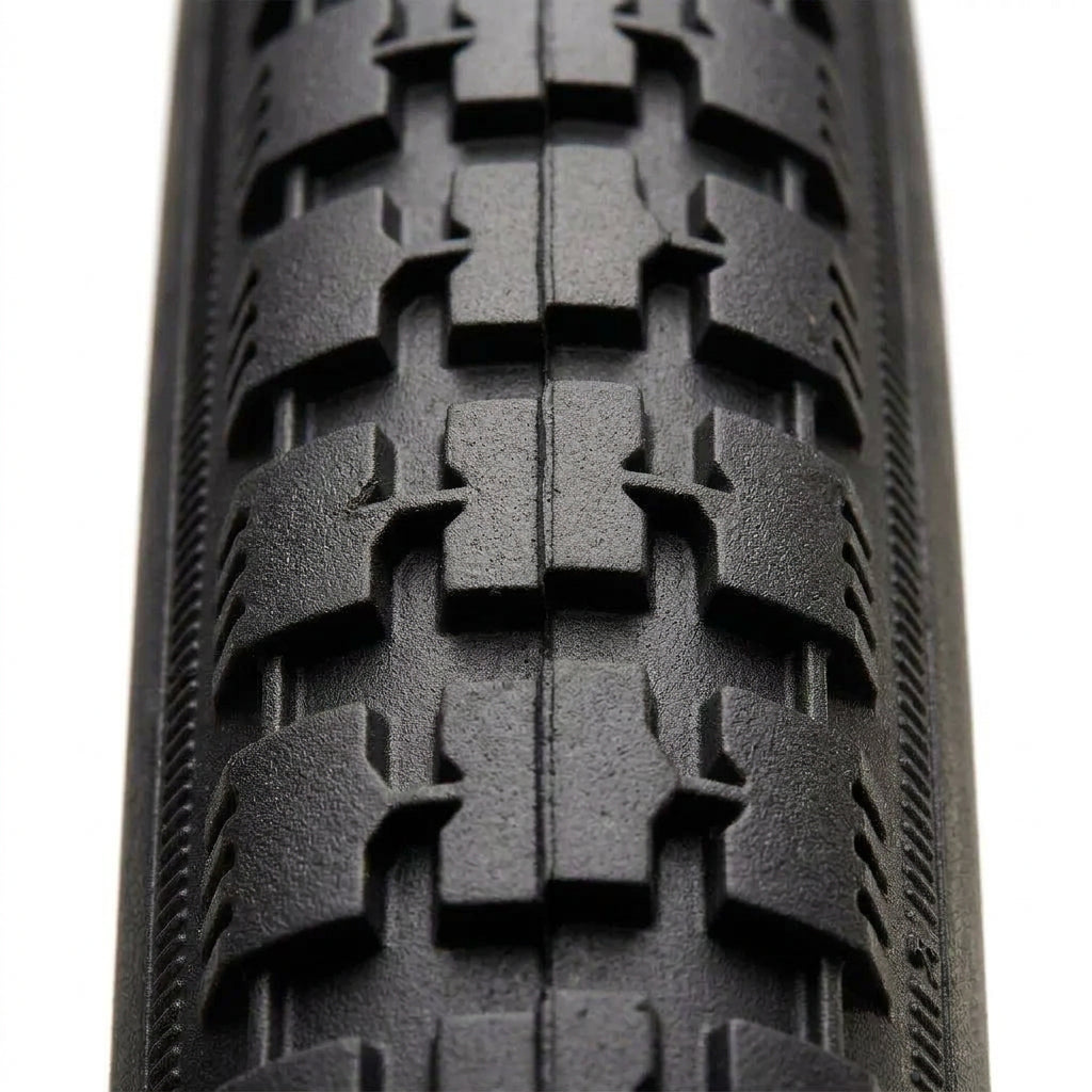 close up of 27 x 1 1/4 Bike Tyres 32-630 Duro Roadmaster tread pattern